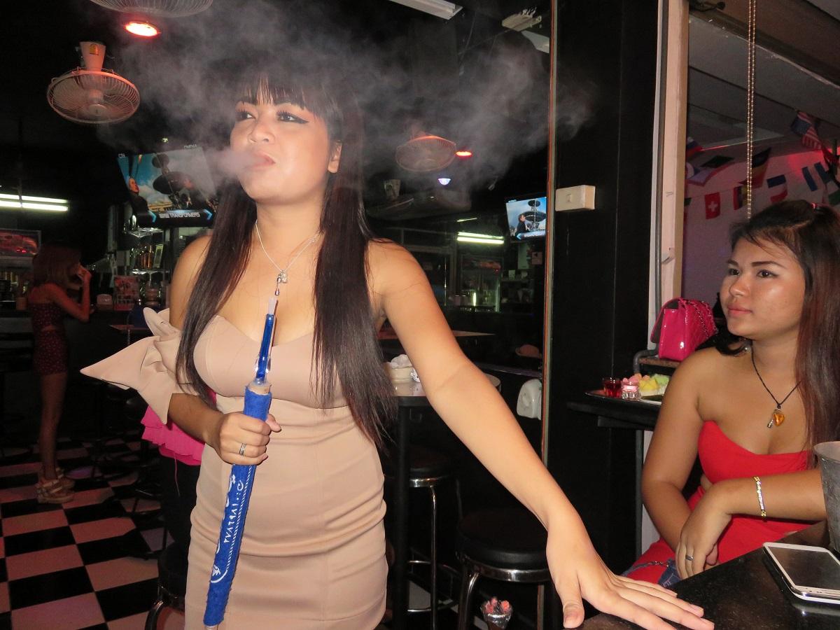 タイ バンコクのアラブ人街で 水たばこ を吸おう グローバルニュースアジア Global News Asia